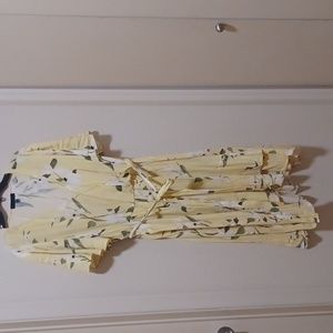 Womens yellow canary size 4x flowy dress great condition